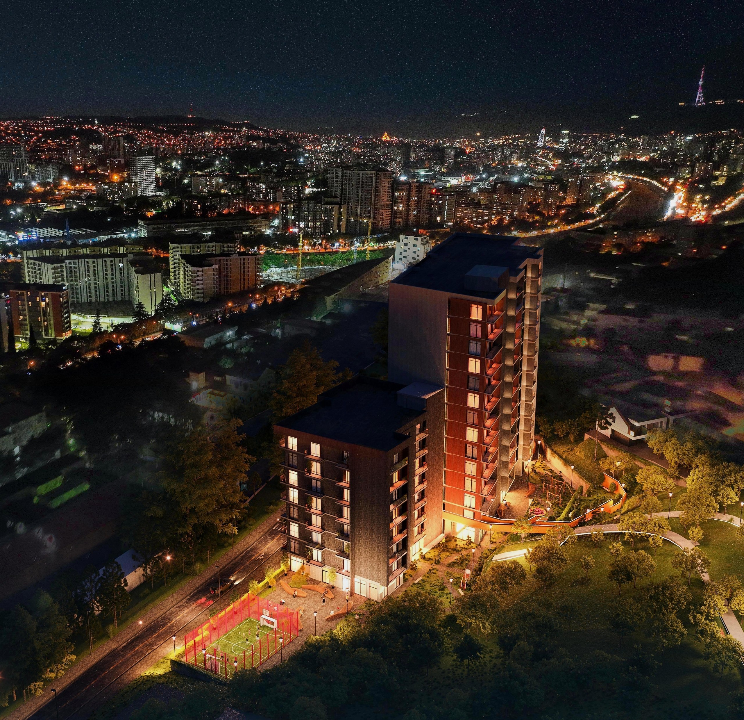 Ночной 3D-рендер жилого комплекса с высоты птичьего полета, демонстрирующий архитектуру зданий, придомовую территорию со спортивной площадкой и панораму города на заднем плане.