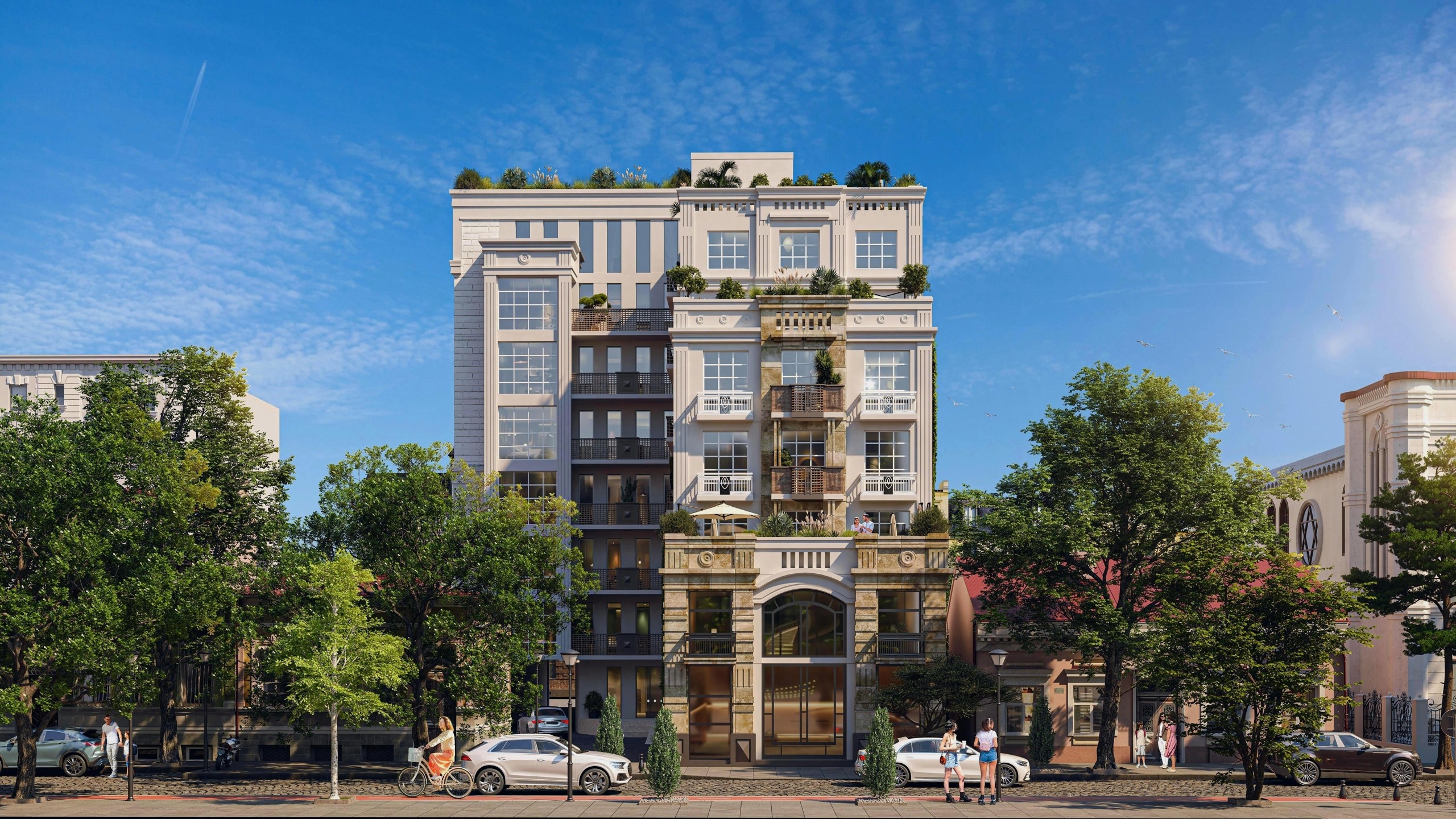 Реалистичный 3D-рендер фасада многоэтажного жилого дома с элементами классической архитектуры, балконами и озелененной террасой на крыше. Изображение демонстрирует внешний вид здания в городской среде с людьми и автомобилями.