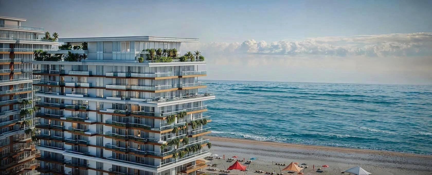 Реалистичный 3D-рендер современного многоэтажного жилого комплекса с озелененными террасами, расположенного на первой береговой линии у песчаного пляжа.